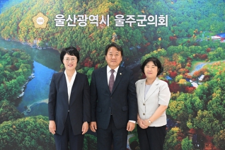 부산국회도서관 정보관리과 일행 내방 대표이미지