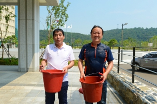 정우식 의회운영위원장, 한성환 의원 아이스버킷 챌린지 대표이미지