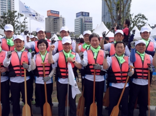 태화강 전국 고래배 경주대회 참석 대표이미지