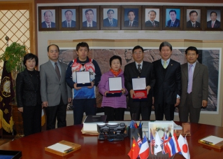 울주군의회 및 울주군정 발전 기여 감사패 전달식 대표이미지