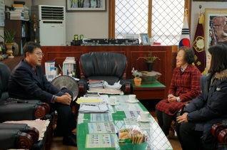 언양중학교 류위자 교장 내방 대표이미지